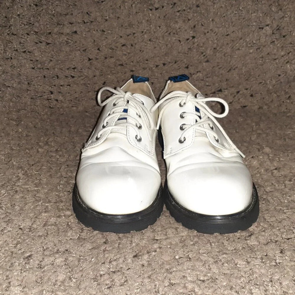 YOSUKE-White Faux Patent Lace-Up Oxfords-Sz 24.5/8-Very Good - Picture 3 of 10